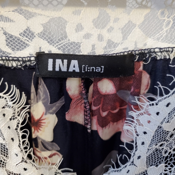 Ladies flowy blouse/dress - Picture 4 of 5